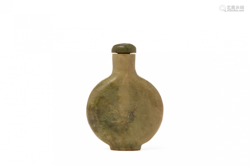 A JADE SNUFF BOTTLE