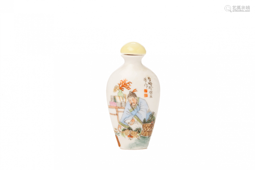 A CONTEMPORARY PORCELAIN SNUFF BOTTLE