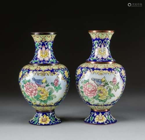 Pair 1890-1930 Chinese Antique Enamel Cloisonné Vases