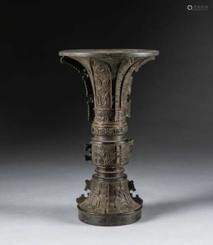 Chinese Antique Qianlong Period Bronze Vase