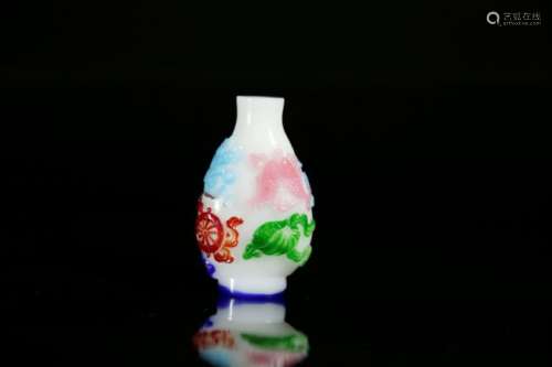 A carved four-color overlay glass overlay snuff bottl