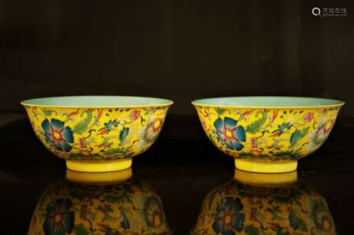 A pair of yellow-ground enamelld 'flower' bowls