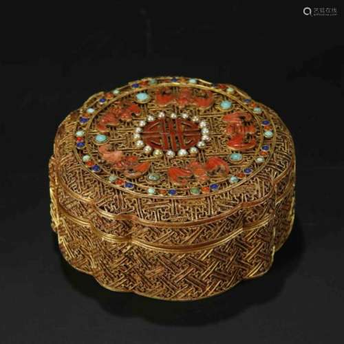 A RARE AND IMPORTANT CHINESE GOLD TRINKET BOX