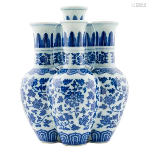 QIANLONG BLUE & WHITE WRAPPED FLORAL CONJOINED VASE