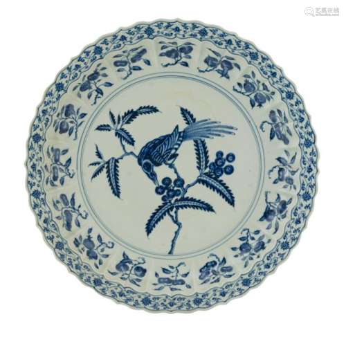 LARGE MING YONGLE BLUE & WHITE MAGPIE CHARGER