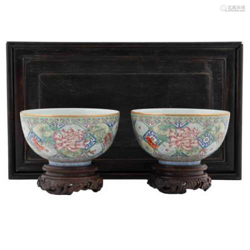 PAIR QIANLONG MILLE FLEUR BOWLS IN WOODEN BOX