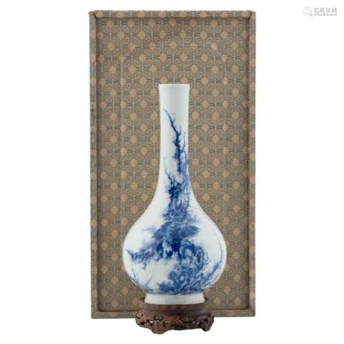 WANGBU BLUE AND WHITE BOTTLE VASE IN PROTECTIVE BOX
