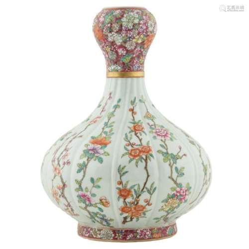 YONGZHENG RIBBED BODY GARLIC VASE