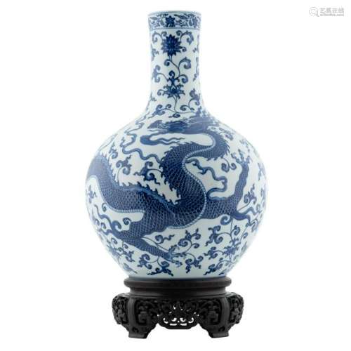 YONGZHENG BLUE & WHITE DRAGON REWARD VASE ON STAND