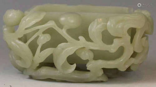 A WHITE JADE CARVED HOLLOW AUSPICIOUS PEN WASHER