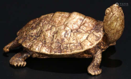 A BRONZE CASTED TURTLE SHAPED PENDANT