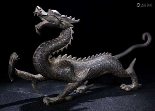 A BRONZE CASTED DRAGON SHAPED ORNAMENT