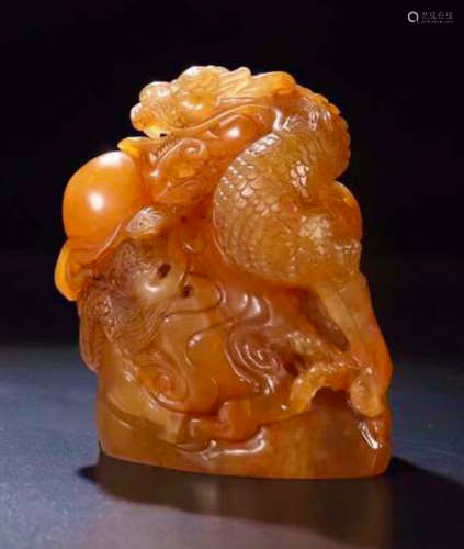 A TIANHUANG STONE CARVED DRAGON SHAPED SEAL