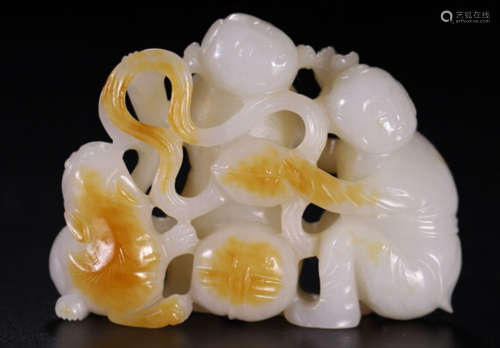 A HETIAN JADE CARVED CHILDREN SHAPED PENDANT