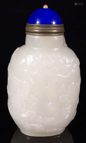 A HETIAN JADE CARVED BEAST PATTERN SNUFF BOTTLE