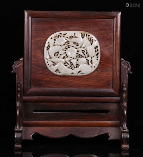 A RED WOOD CARVED HETIAN JADE DECORATED SCREEN