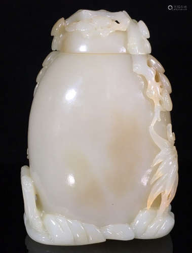 A HETIAN JADE CARVED FLOWER PATTERN VASE