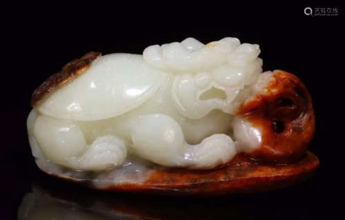 A HETIAN JADE CARVED DRAGON TURTLE SHAPED PENDANT