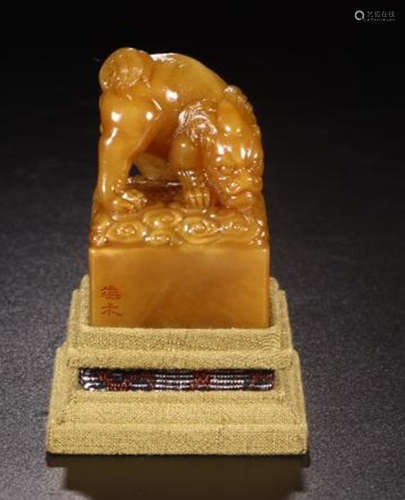 AN  AUSPICIOUS BEAST CARVED TIANGHUANG  STONE SQUARE SEAL