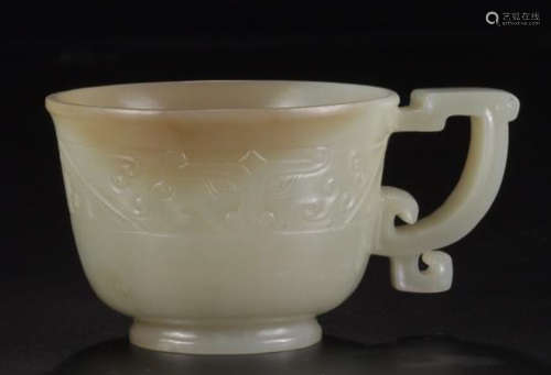 A HETIAN JADE  AUSPICIOUSAND DRAGON PATTERN CARVED CUP