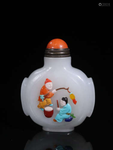 A HETIAN JADE SNUFF BOTTLE WITH CHARACTER STORY PATTERN