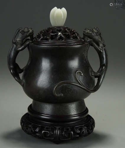 A BRONZE CENSER CARVED WITH DRAGON SHAPED EAR