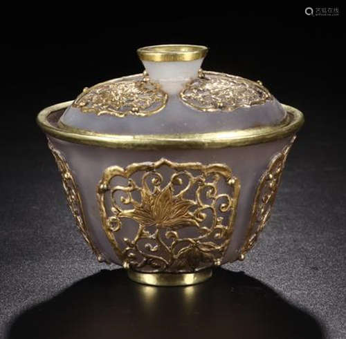 A GOLD WRAPPED AGATE  LOTU FLOWER PATTERN DESIGN BOWL WITH COVER