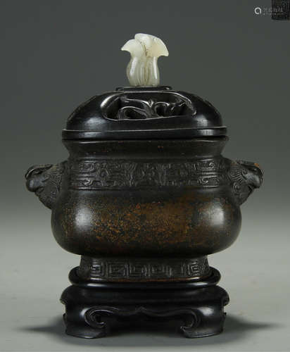 A BORNZE CENSER WITH BEAST PATTERN