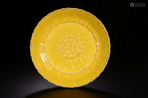 CHINESE YELLO GLAZED PLATE,