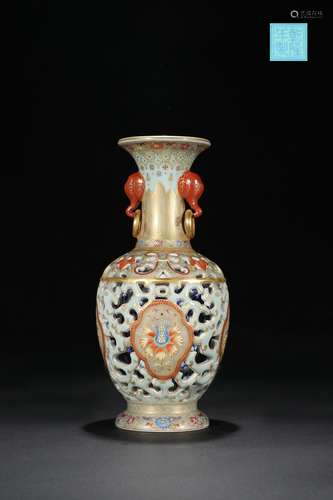 CHINESE FAMILLE ROSE VASE