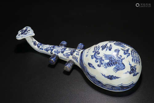 A BLUE& WHITE DOUBLE-PHOENIX PATTERN PIPA SHAPED PENDANT