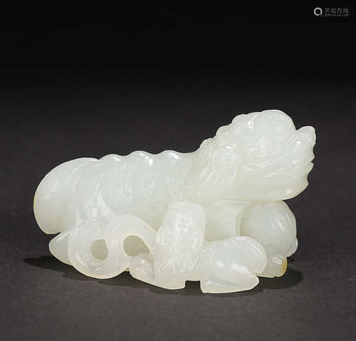 A HETIAN JADE LION CARVED ORNAMENT