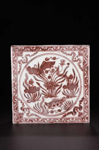 A UNDERGLAZE RED LOTUS PATTERN PORCELAIN PLATE