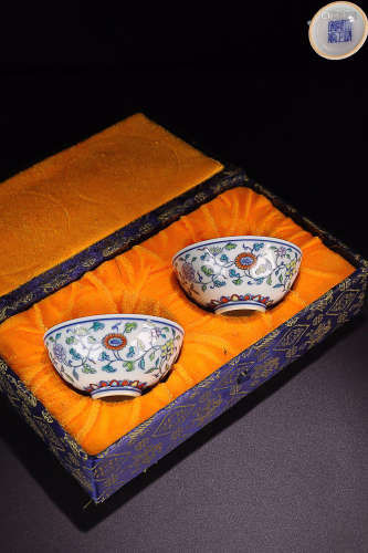 A PAIR OF DOUCAI LOTUS PATTERN CUP