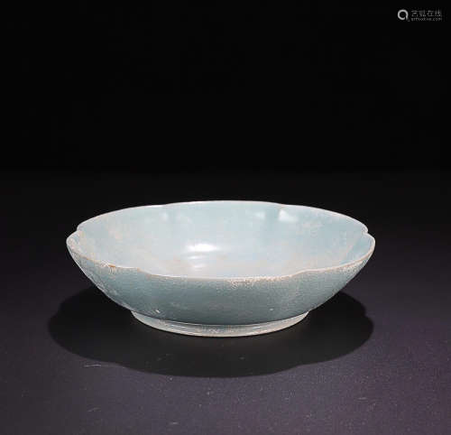 A RU YAO & GREEN GLAZE LOTUS CARVED BRUSH WASHER