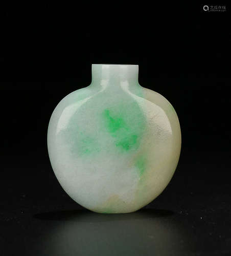 A JADEITE SNUFF BOTTLE