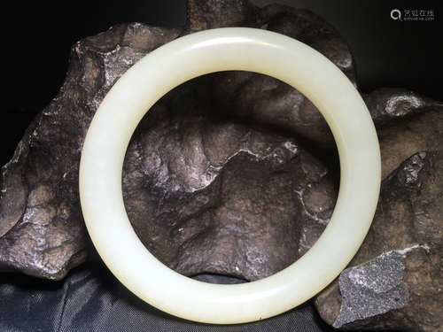 A HETIAN JADE BANGLE