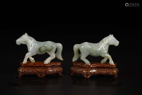 A PAIR OF HETIAN JADE HORSES ORNAMENT