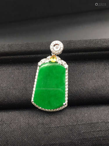 A ZHENGYANG GREEN JADEITE PENDANT SURROUNDED WITH DIAMONDS
