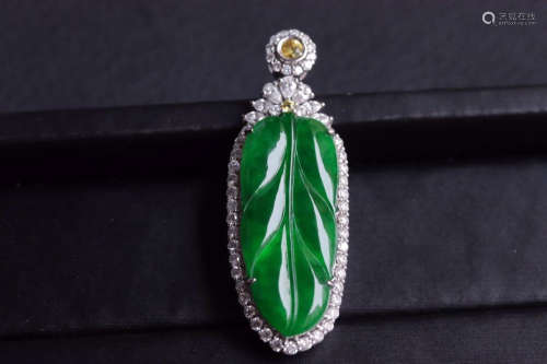 A GREEN LEAF-SHAPED JADEITE PENDANT SURROUNDED WITH DIAMONDS