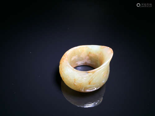 A HETIAN JADE THUMB RING