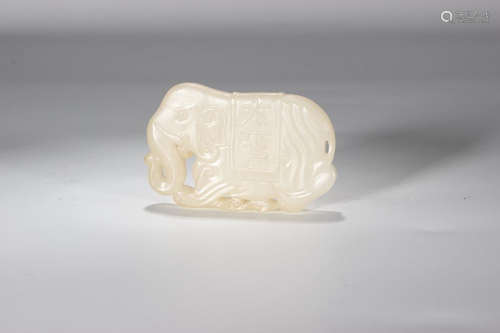 AN ELEPHANT SHAPED HETIAN JADE ORNAMENT