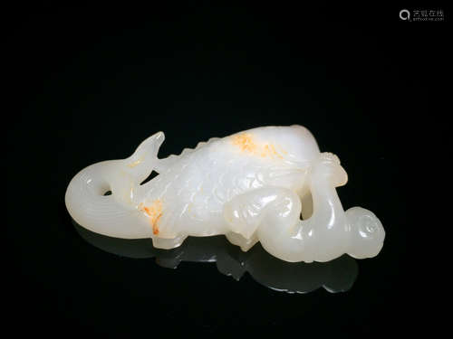 A HETIAN JADE ORNAMENT OF FIGURE