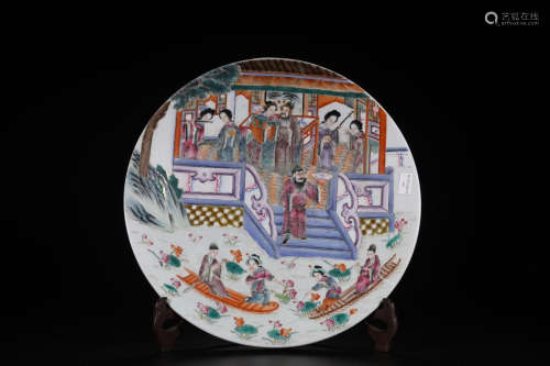 A FAMILLE ROSE  CHARACTER PATTERN PLATE