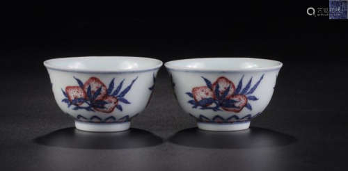 A PAIR OF BLUE AND WHITE UNDERGLAZE RED FLOWER PATTERN CUP