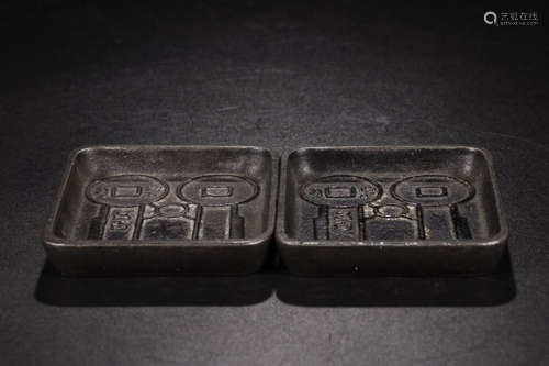 A PAIR OF IRON   COIN PATTERN PLATE