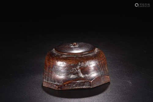 A RED WOOD  PATTERN CARVED  BOX