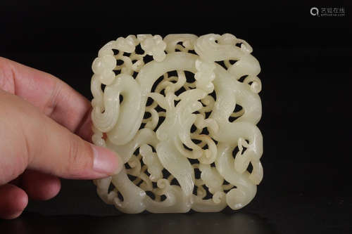 A HETIAN JADE CARVED DRAGON PENDANT