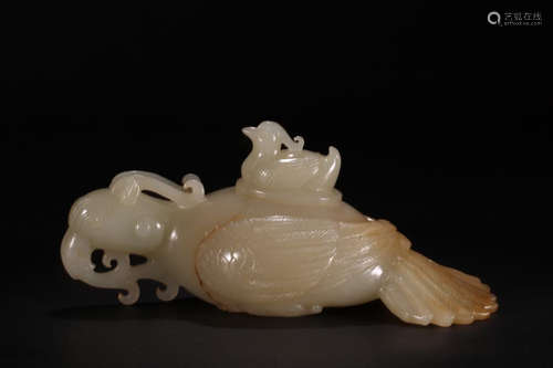 A HETIAN JADE BEAST SHAPED ORNAMENT