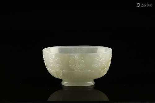 A HETIAN JADE FLOWER PATTERN BOWL